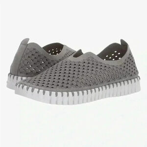 Ilse Jacobsen Hornbaek Tulip Slip On Sneakers
Olive Green Shoes Women Size 37